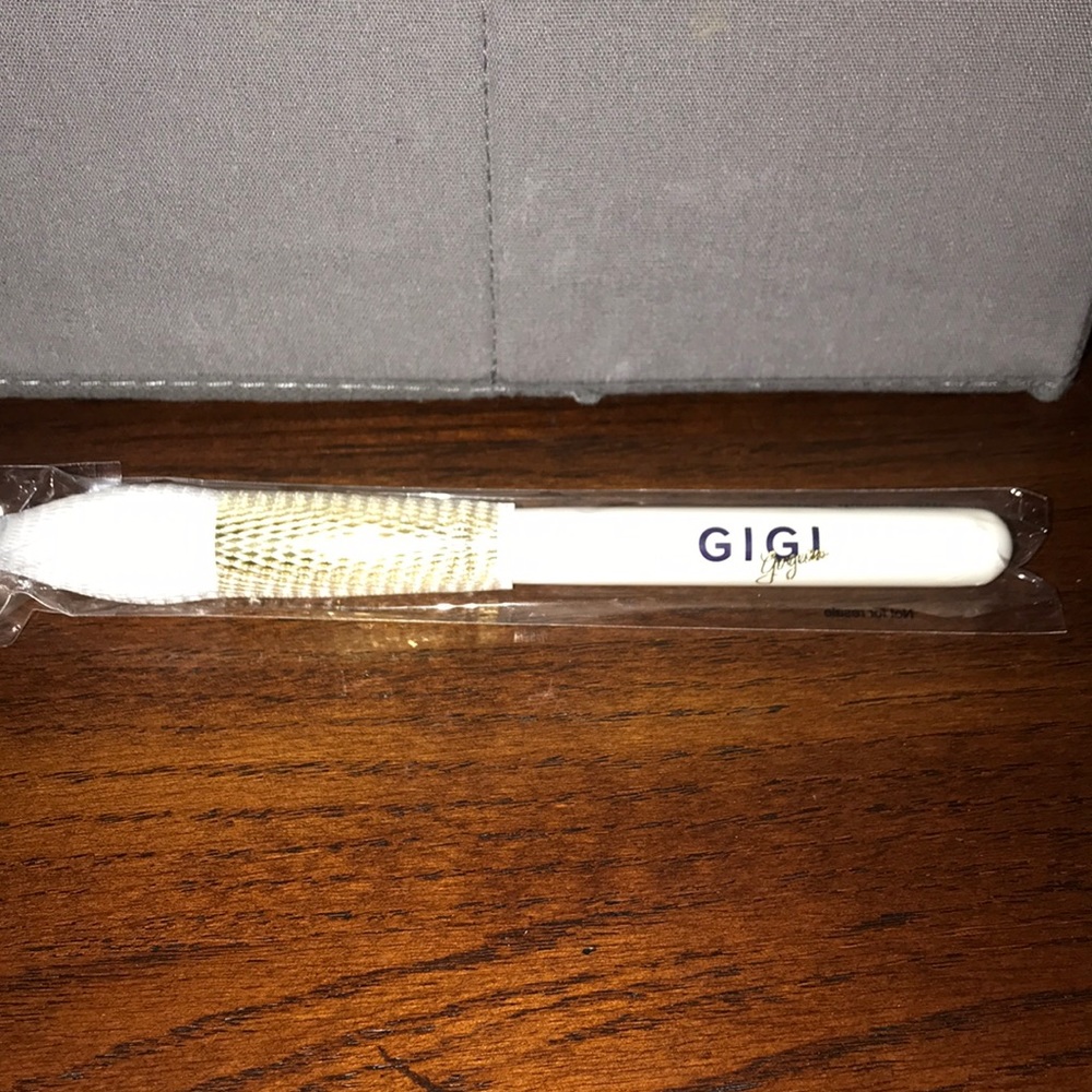 Gigi Gorgeous Contour Brush new
